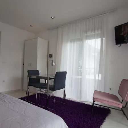 Apartment Basic Mansion Mandalina *